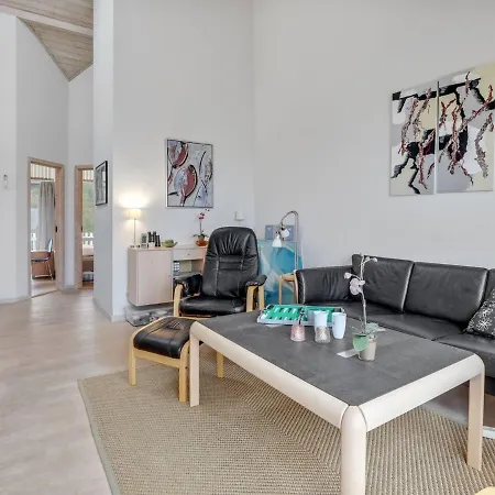 Сasa de vacaciones Allette - 10m From The Sea In Bornholm By Interhome *